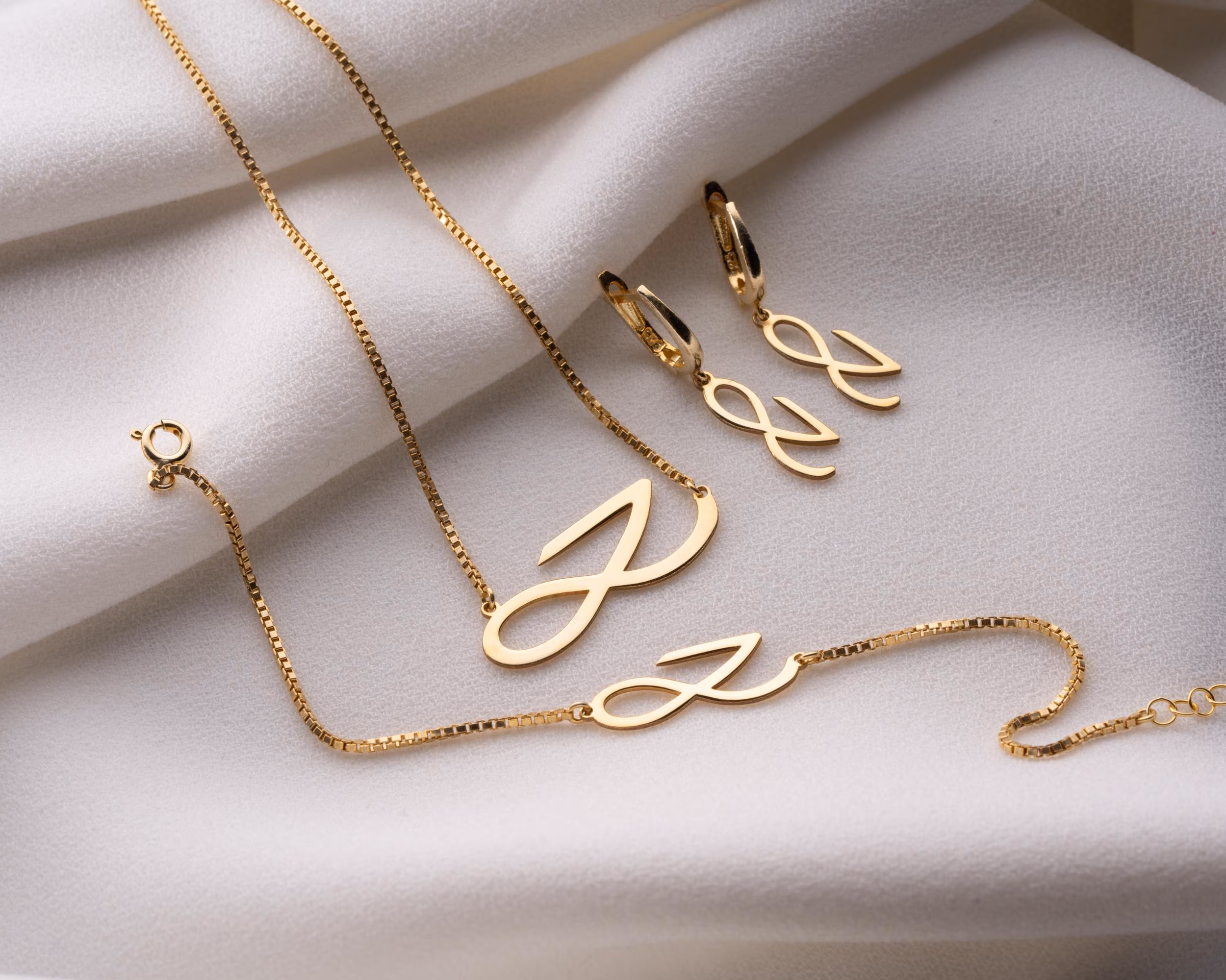 The story behind necklaces and pendants